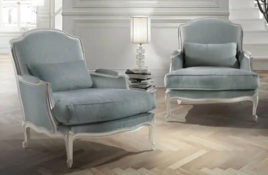 salotto chiaro stile provenzale poltorne